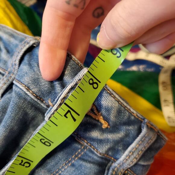 American Eagle Heavily Distressed Stretch Skinny Jeans Distressed Medium Wash - Picture 11 of 12